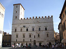 Todi, Palais des Prions